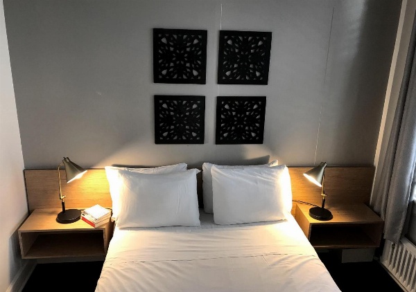 Touchstone Hotel - City Center image 6