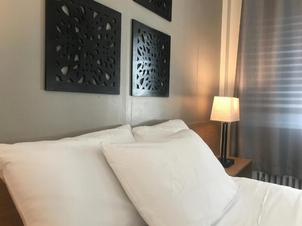 Touchstone Hotel - City Center image 7
